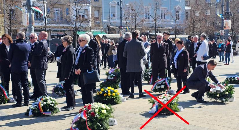 Eltüntették az orosz koszorút a debreceni Kossuth-szoborról, őrjöng a városvezetés