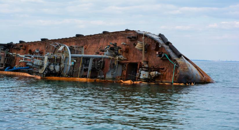 „Nincs túlélő!” – Tragikus hajókatasztrófa rázta meg a tengerpartot, percek alatt süllyedt el a legénység