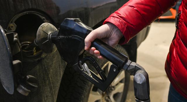 Szigorítanak a benzinkutaknál: többet kell fizetnie hamarosan annak, aki így tankolna Szlovákiában