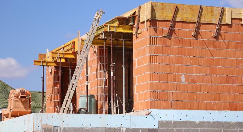 Tömegesen menekülnek a drága fővárosból a magyarok: ebbe a szűk zónába özönlik mindenki, tízmilliókat spórolnak vele?