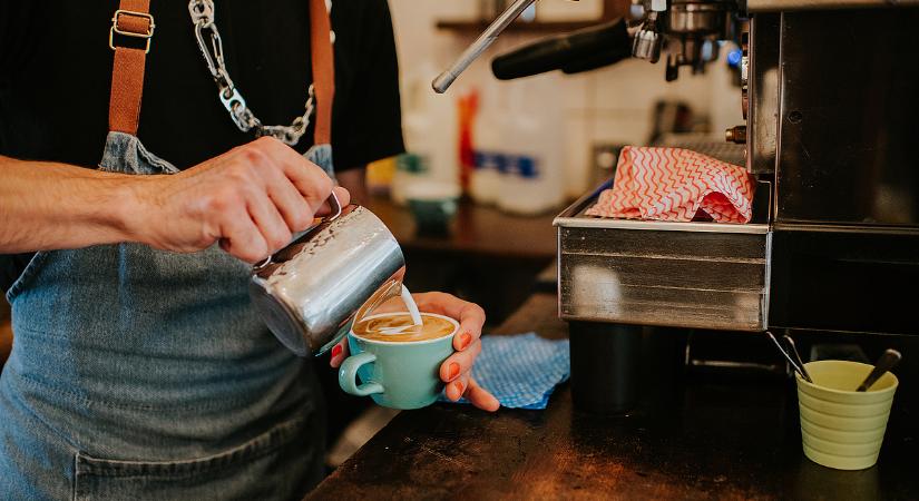 Váratlan fordulat a boltokban: hirtelen olcsóbb lehet a kávé