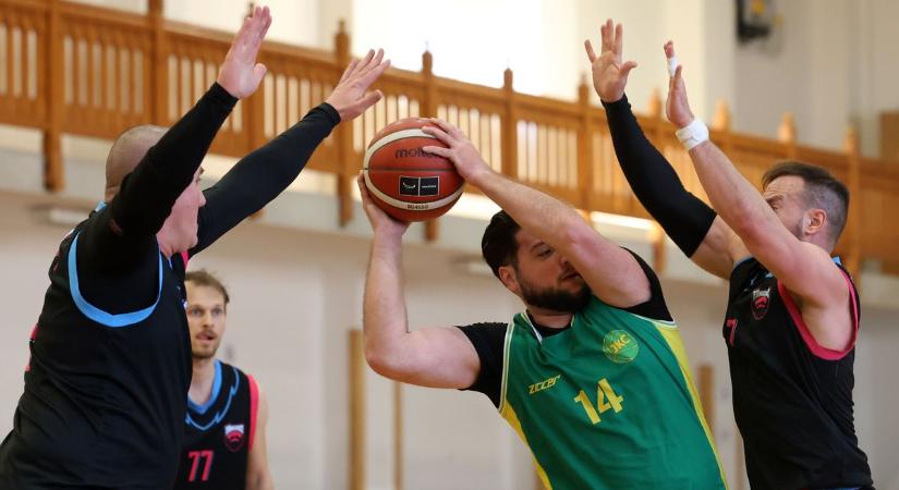 Nem találnak fogást a Zrínyin a riválisok