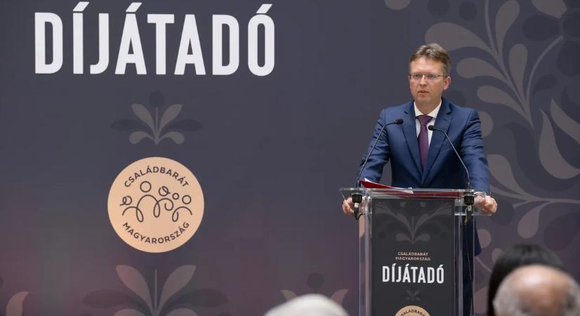 Cirkusz és tudomány egy helyen: különleges élménnyel lepték meg a diákokat