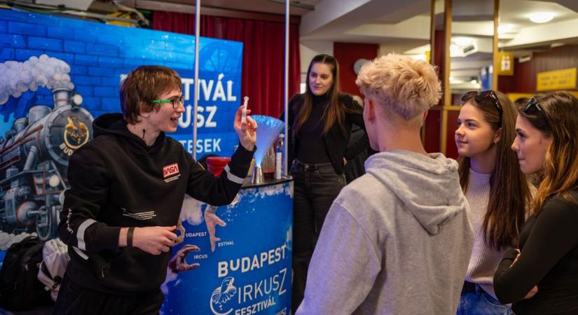 Tudományos Csodák Cirkusza: fiatal innovátorok mutatkoztak be a Fővárosi Nagycirkuszban