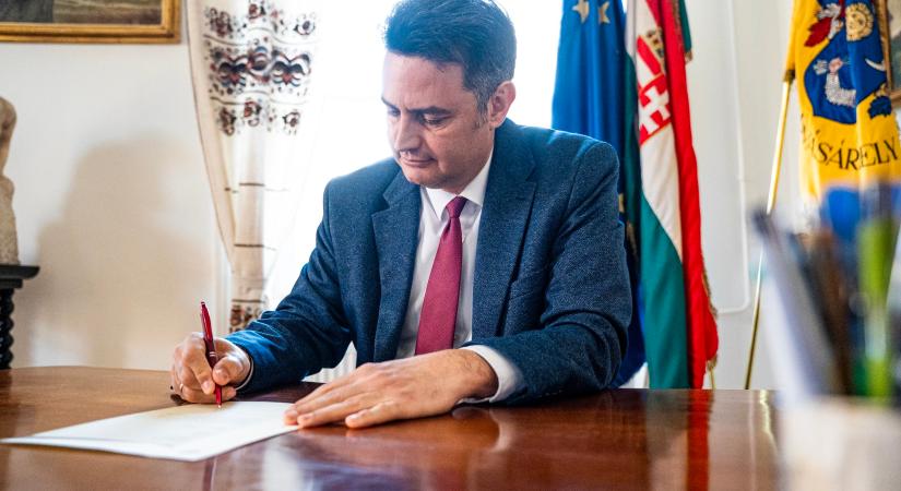 Márki-Zay Péter meghívta Orbán Viktort a városházára