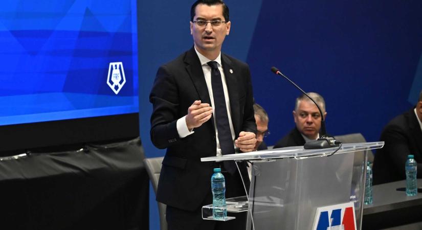 Diktatúrát kiálltó kihívó ellen újrázott Burleanu a futballszövetség élén
