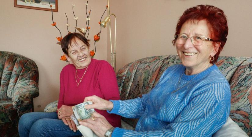 Változás az áprilisi nyugdíjban, a szokott dátum helyett máskor jön a pénz