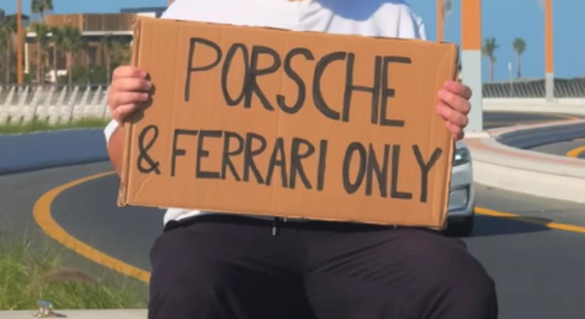 Kizárólag szupersportautókba volt hajlandó beülni egy stoppos