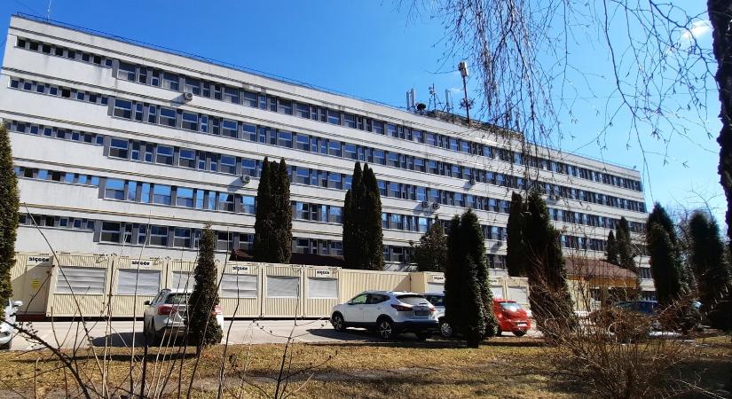 Egyes osztályokon ismét megengedett a beteglátogatás a csíkszeredai kórházban