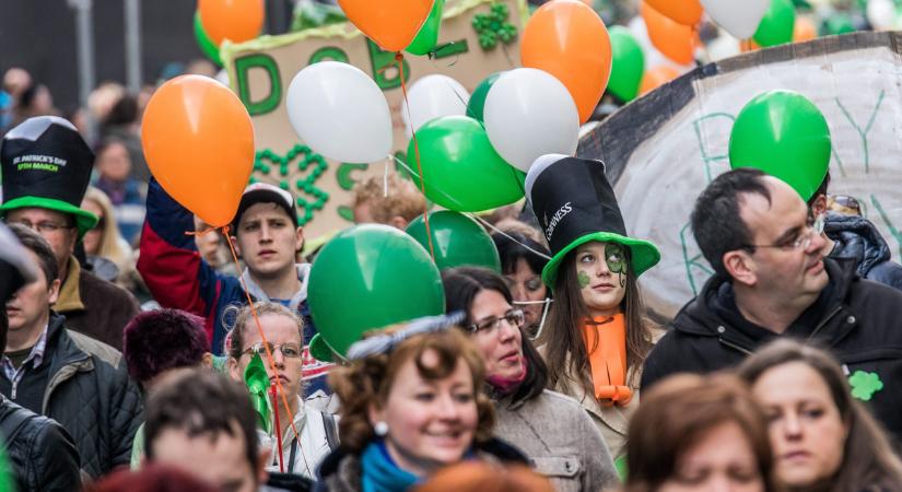 Szent Patrik-napja: Zöldbe borul Budapest, ír koboldok lepik el a belvárost
