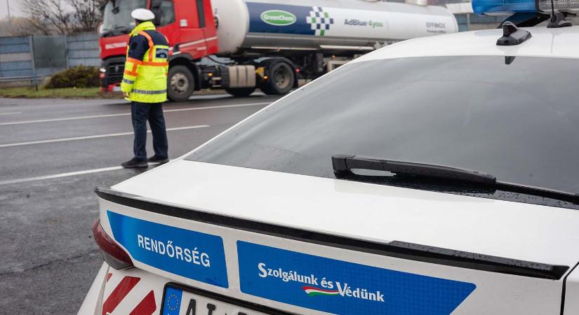 Minden szabályt megszegett a tolnai autós, a rendőrök is kapkodták a fejüket