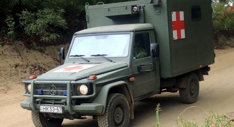 Mélybe zuhant a laktanya tetejéről a fiatal kadét