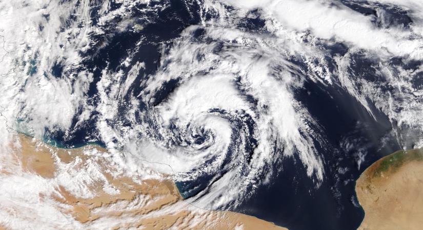 Látványos medikán örvénylett a Földközi-tenger fölött