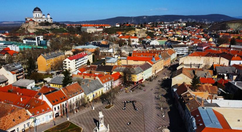 Matematika, pite és közösség – siker volt a Pí-nap Esztergomban