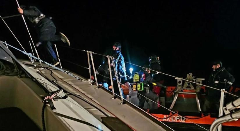 Fegyveres kommandósok rohanták le Fa Nándor hajóját az óceánon