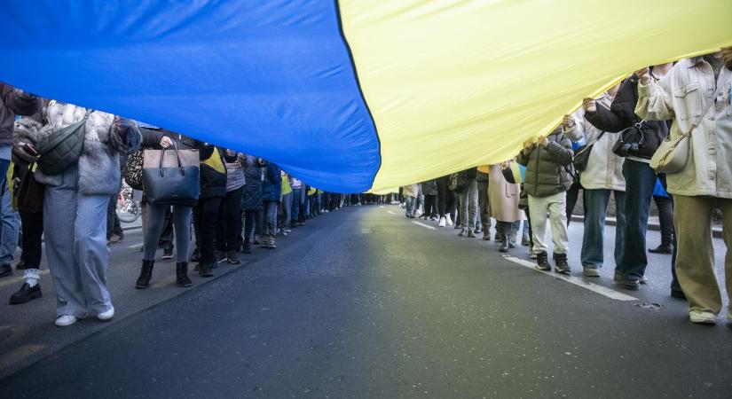 Trombitás Kristóf volt a leggyorsabb a Fidesz szó szerint hamis zászlós akciójában