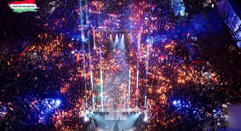 Dunaújvárosban folytatódik Orbán Viktor nagy sikerű országjárása