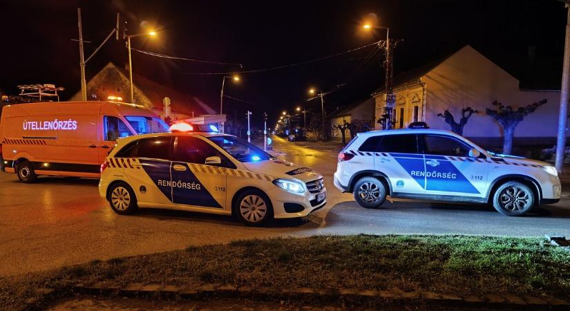 Nagy sebességgel tarolta le a kereszteződést, jelzőlámpát is összetört az ittas ámokfutó – fotók, videó