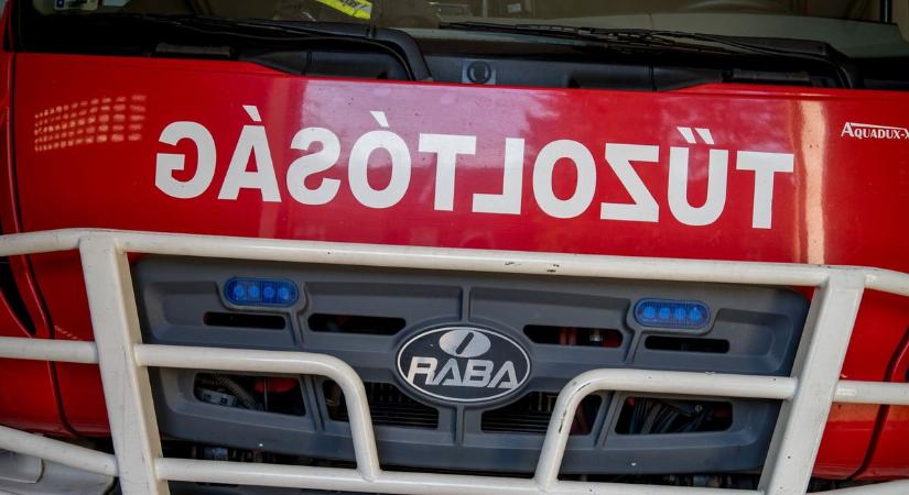 Gázpalackok is voltak a pincében - családi ház gyulladt ki Gesztelyben