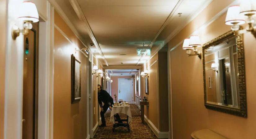 Elképesztő trükk: így húzott le 16 szállodát a gátlástalan pár