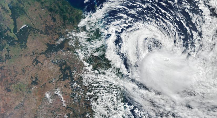 Trópusi ciklon közeleg, 200 km/h-nál is erősebb szél jön, özönvíz zúdulhat a kontinensnyi országra