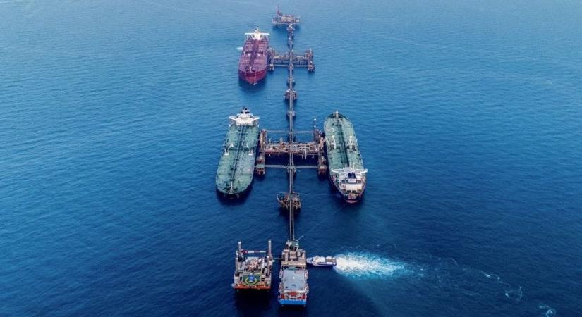 Behúzták a kéziféket az öböl menti országok, bukhatja a világ a több ezermilliárdos befektetéseiket – inkább otthon költik el a pénzt