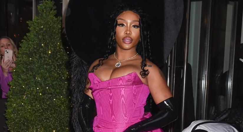 Dús haj, buja kisugárzás és hatalmas mellek - az énekesnő, SZA megjelenése egyszerűen hipnotikus