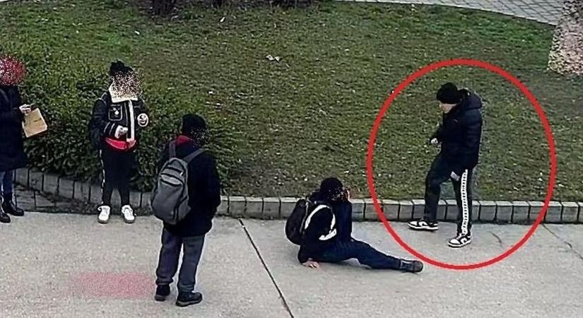 Ezt a férfit keresik a tatabányai rendőrök, aki bolt előtt támadott rá egy másik férfira