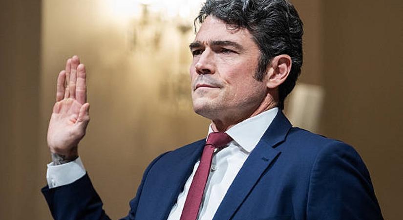 Megindult a szakadás? Lemondott Trump egyik embere, mert szerinte felesleges volt Iránt megtámadni