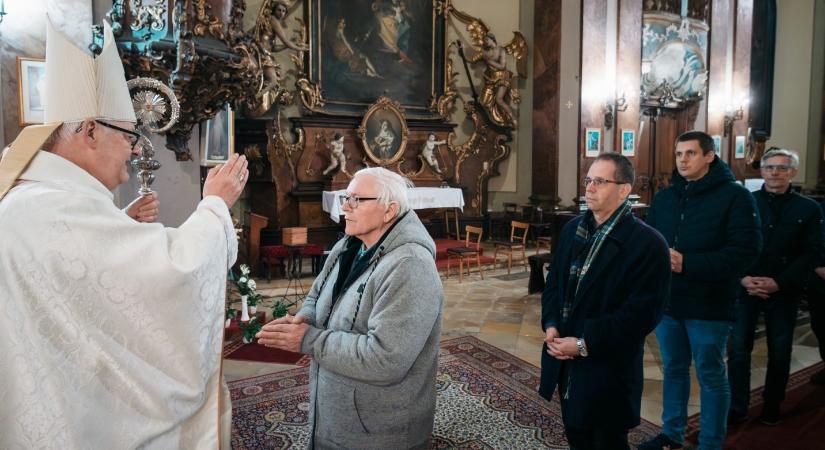 Püspöki áldást kapnak az édesapák