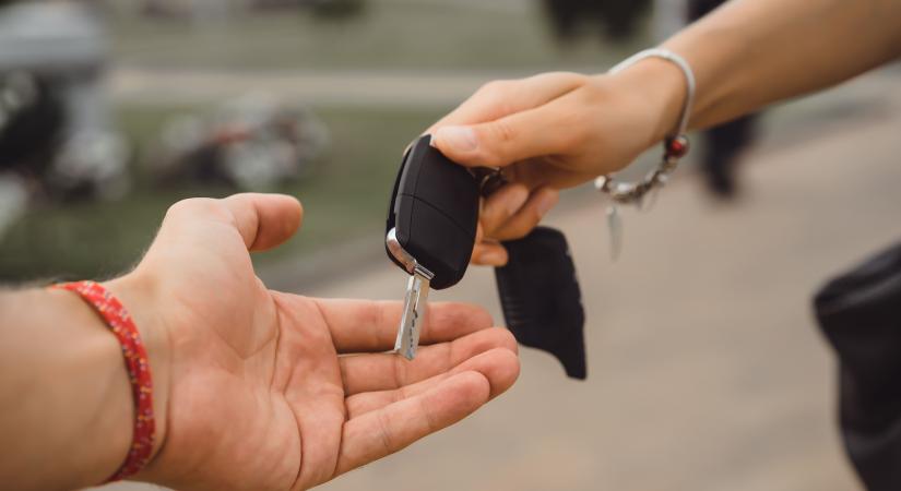 DÁP: mobilon adhatunk-vehetünk használt autót