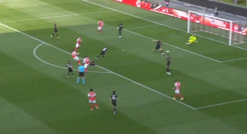 Videó: Óriási potyagólt kapott a Fradi kapusa az Európa-ligában