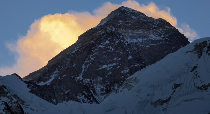 Nagyon fura korlátozások jönnek a Mount Everesten