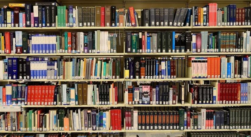 Márai, Vonnegut és Ferenc pápa írásai – nyolcvanezer könyvet osztanak szét ingyen