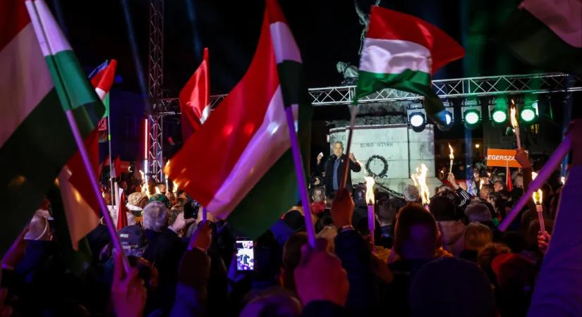 Orbán Viktor beszéd alatt romlott el az egri Dobó térre néző webkamera