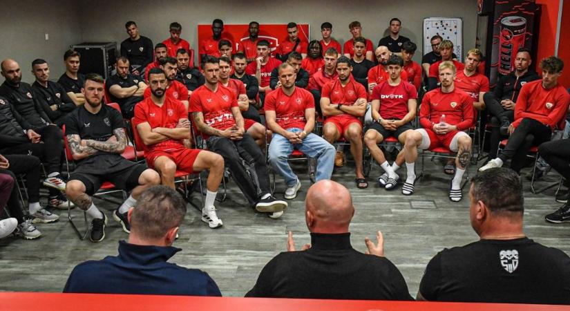 A szurkolói csoportok vezetőivel tárgyaltak a DVTK játékosai