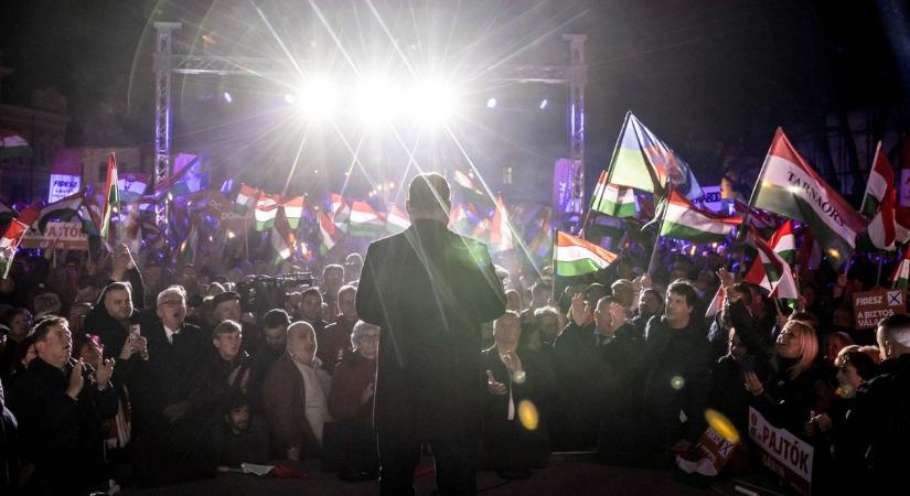 Dunaújvárosban folytatódik Orbán Viktor országjárása (élő)