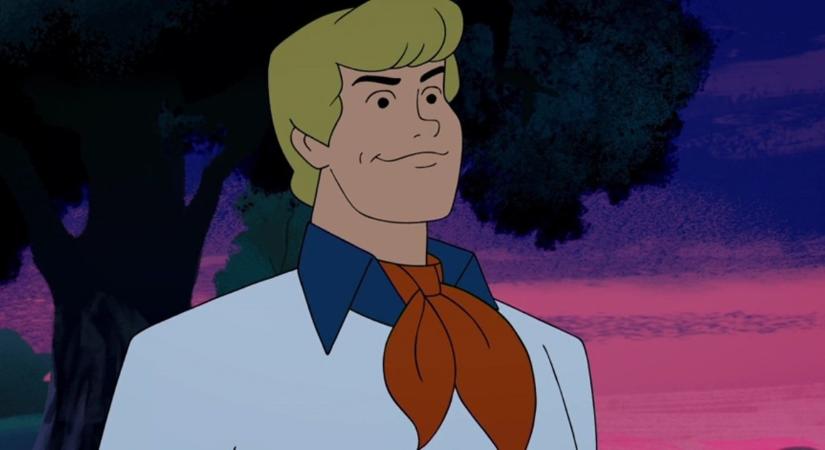 A Lost in Space sztárja lesz Fred a netflixes Scooby-Doo sorozatban