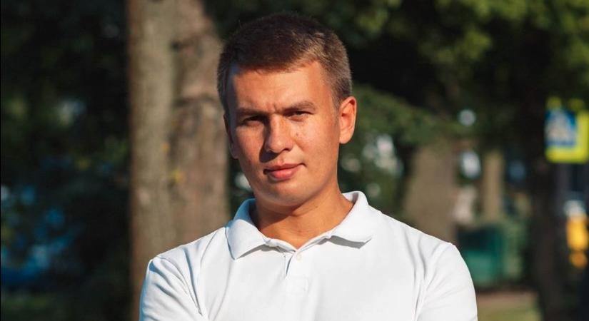 Nyilvánosan lehazugozta és háborús bűnösnek nevezte Putyint a putyinista blogger, aki korábban kulcsszerepet játszott Navalnij kinyírásában