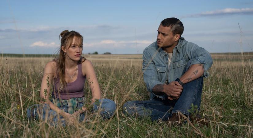 Emlékek róla: itt az újabb Hoover-adaptáció, ami rózsaszínre festi a legsötétebb traumákat