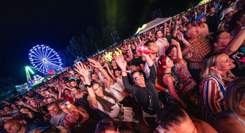 Ez nagyot fog szólni: kihirdették a bajai halfesztivál fellépőit, érkezik a magyar blueskirály!