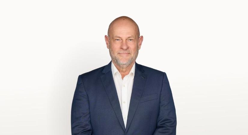 „A kis **banc megerőszakolta a mi szeretett miniszterelnökünket” – gyerekek előtt, vállalhatatlanul viccelődött a tiszás jelölt (VIDEÓ)