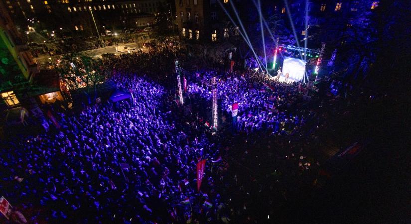 Zúgott egy kis „Mocskos Fidesz!” Orbán Viktor dunaújvárosi fellépése előtt