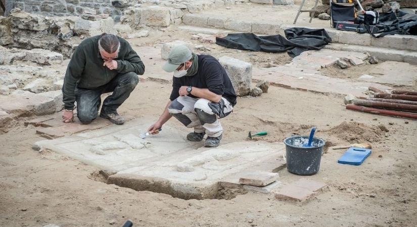 Kínai sírrablók átka ül az abasári királyi központ leletein