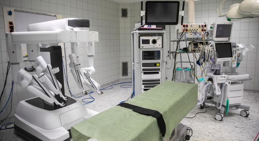 Máris itt tartunk? Debrecenben már az oktatás, az egészségügy és az ipar szerves része a mesterséges intelligencia – fotókkal