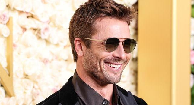 Glen Powell A texasi láncfűrészes mészárlás után egy újabb horrorra is lecsapott