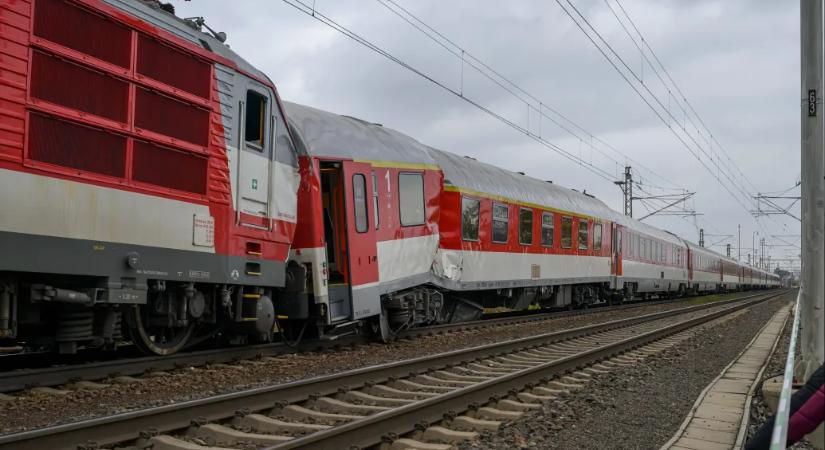 Emberi mulasztás okozta a 127 sérülttel járó szlovákiai vonatbalesetet