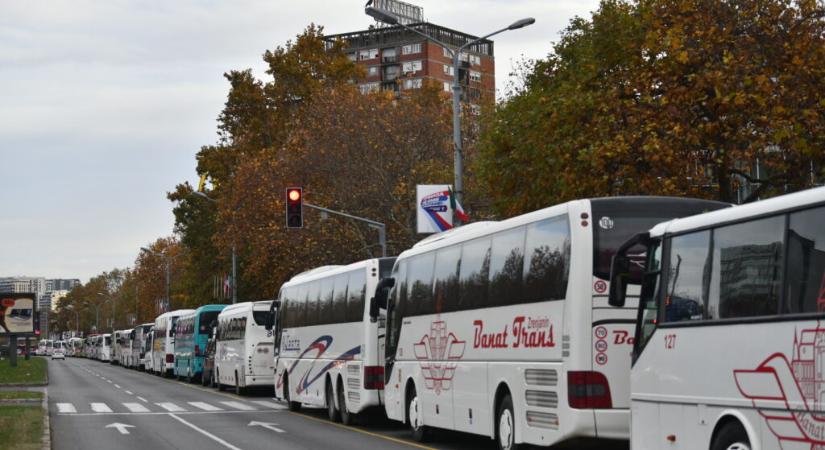 Nem kényszer a nagygyűlésen való részvétel, csak elbocsátják, aki nem megy