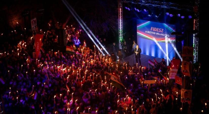 Orbán Viktor Dunaújvárosban: Újítsuk meg április 12-én a háborúellenes szövetségünket