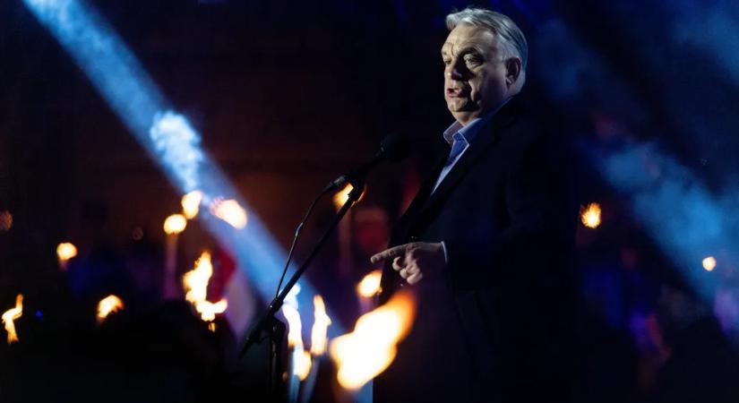 Orbán dunaújvárosi fórumán már nem szégyellték a buszoztatást